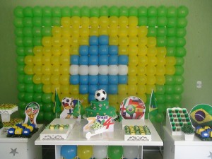 Modelo Clean com mesas provençais e tela de balão.