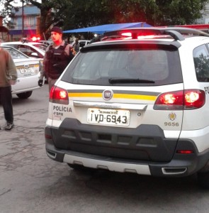 Acusado foi detido na avenida Bento Gonçalves, após fugir de um bar na rua Andrade Neves (Foto: Cíntia Piegas) - DIÁRIO POPULAR