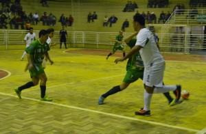 Time de Daniel Carvalho (D) em busca da vaga para Série Ouro 2015.