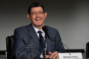    Maior arrecadação virá da elevação do PIS/Cofins sobre combustíveis e do retorno da Cide, disse                o  ministro  da  Fazenda,  Joaquim  Levy.  em  entrevista  à  imprensa. Foto: Wilson Dias/Agência Brasil