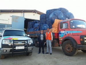 Coordenadores entregam as caixas d'água nos municípios - Foto: Divulgação Defesa Civil